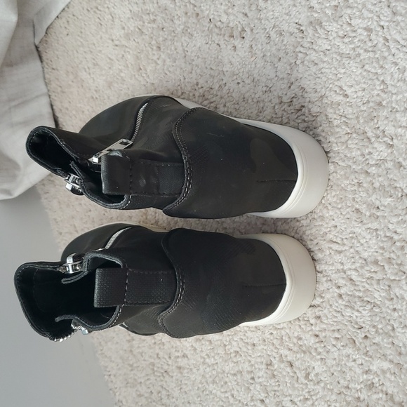 Steve Madden Black Dark Army Green Wedge Booties 8 EUC - Picture 7 of 14